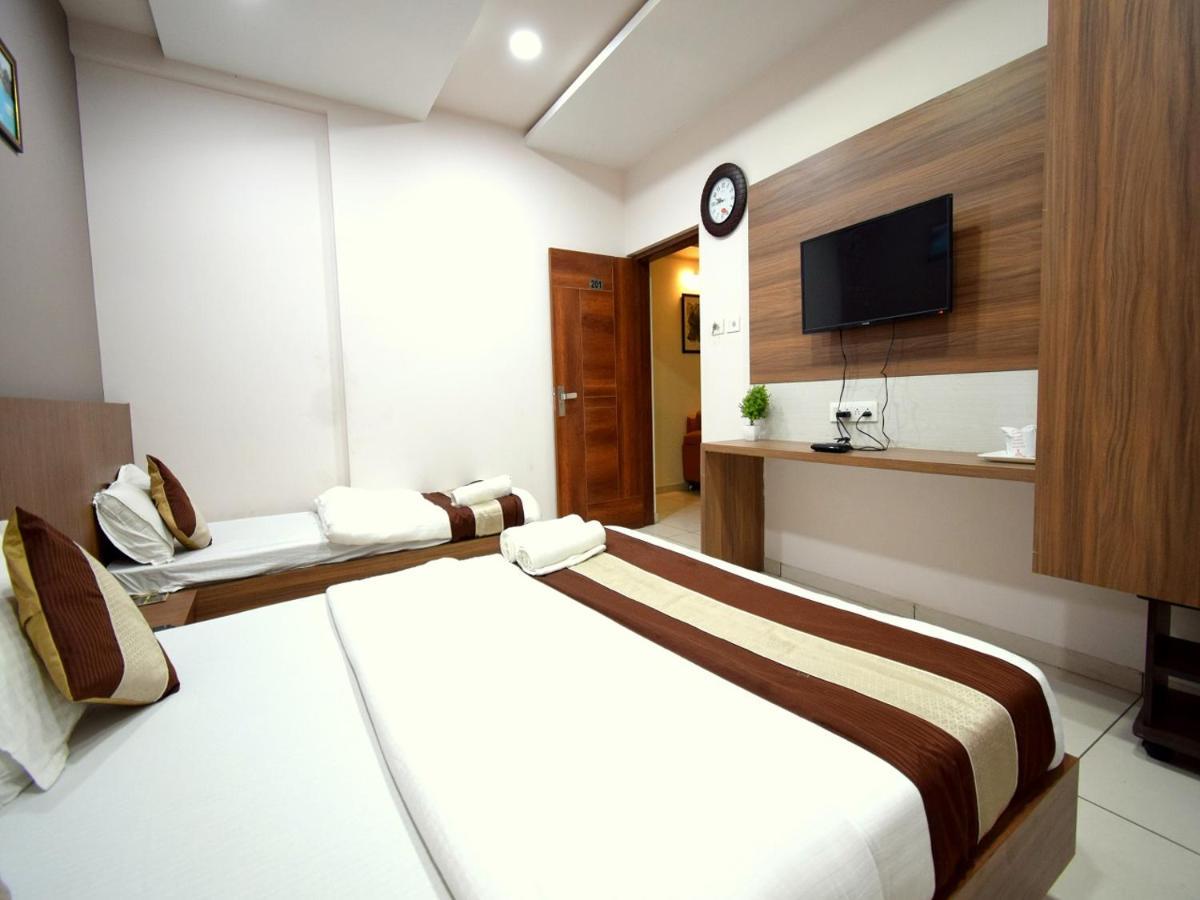 Hotel Embassy Kalol Exterior foto