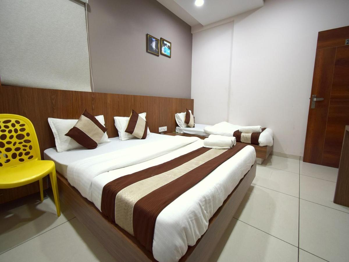Hotel Embassy Kalol Exterior foto