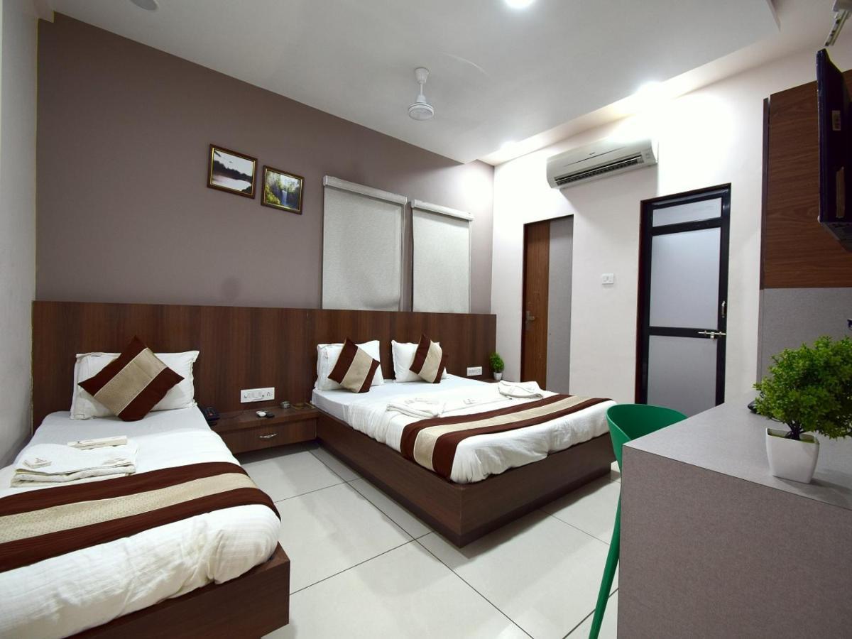 Hotel Embassy Kalol Exterior foto